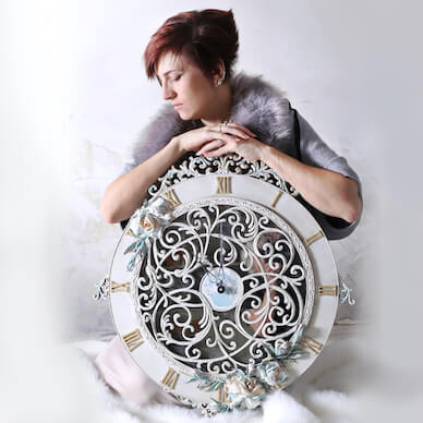 Объемные цветы на часах дизайнера Евгении Ермиловой Рельефная живопись Евгении Ермиловой